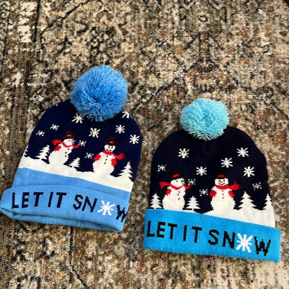 LED Christmas Pom Pom Beanies / Hats / Toques - Picture 9 of 10